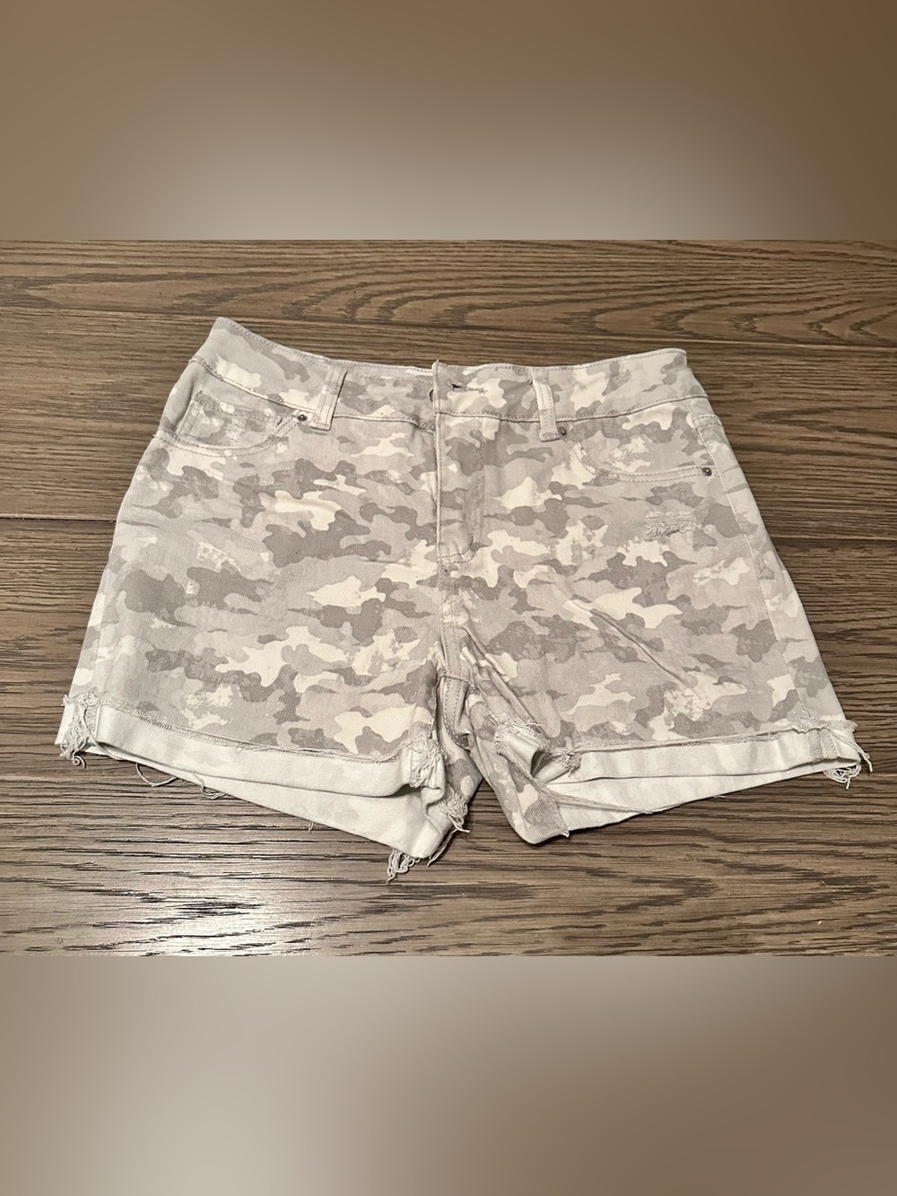 Source Unknown Women's Camo Jean Shorts - Light Gray Tones